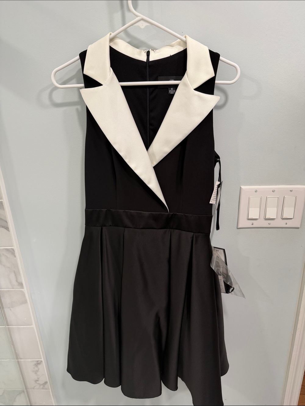 Sleeveless Black Midi Dress with White Lapel Collar